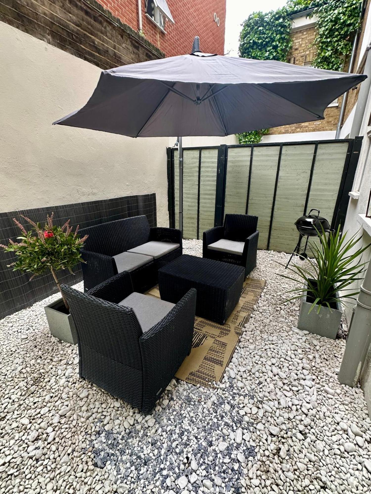 Opulent Oasis In London Apartment Exterior photo